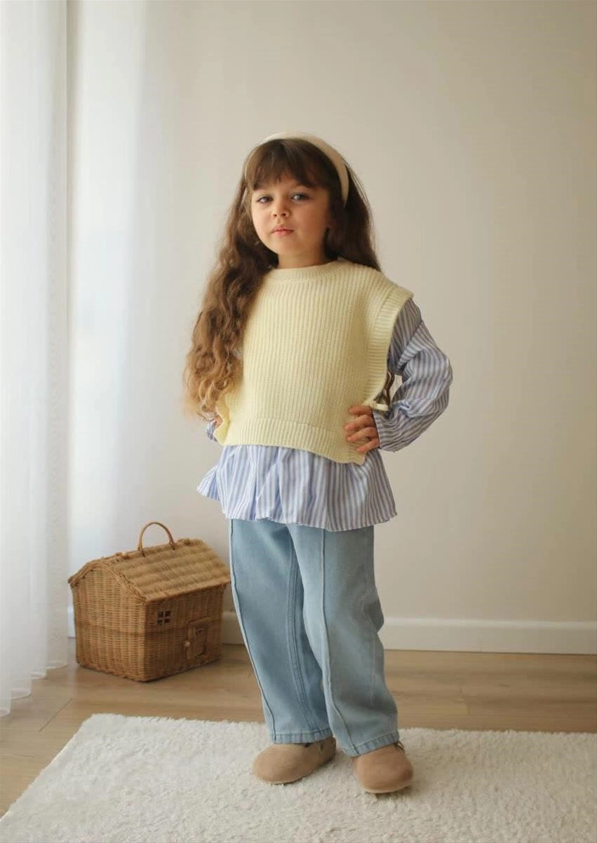 دو تیکه شومیز رویه بافت و شلوار بگ جین ترک 3تا10سال کد 6289 2ae92285-497e-4764-a412-68d60a9e0e53.jpg