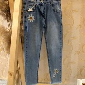 شلوار لی پایین ریشه دار طرح گل دخترانه ترک کد 3321