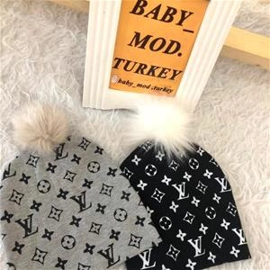 کلاه نخ پنبه دو لایه پوم دار lv کد 1335